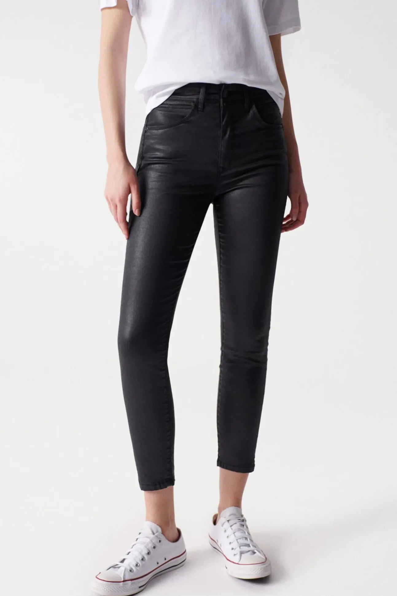 Vaqueros faith push in cropped con efecto coating