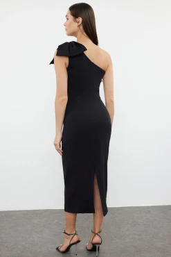 Vestido ajustado de un solo hombro