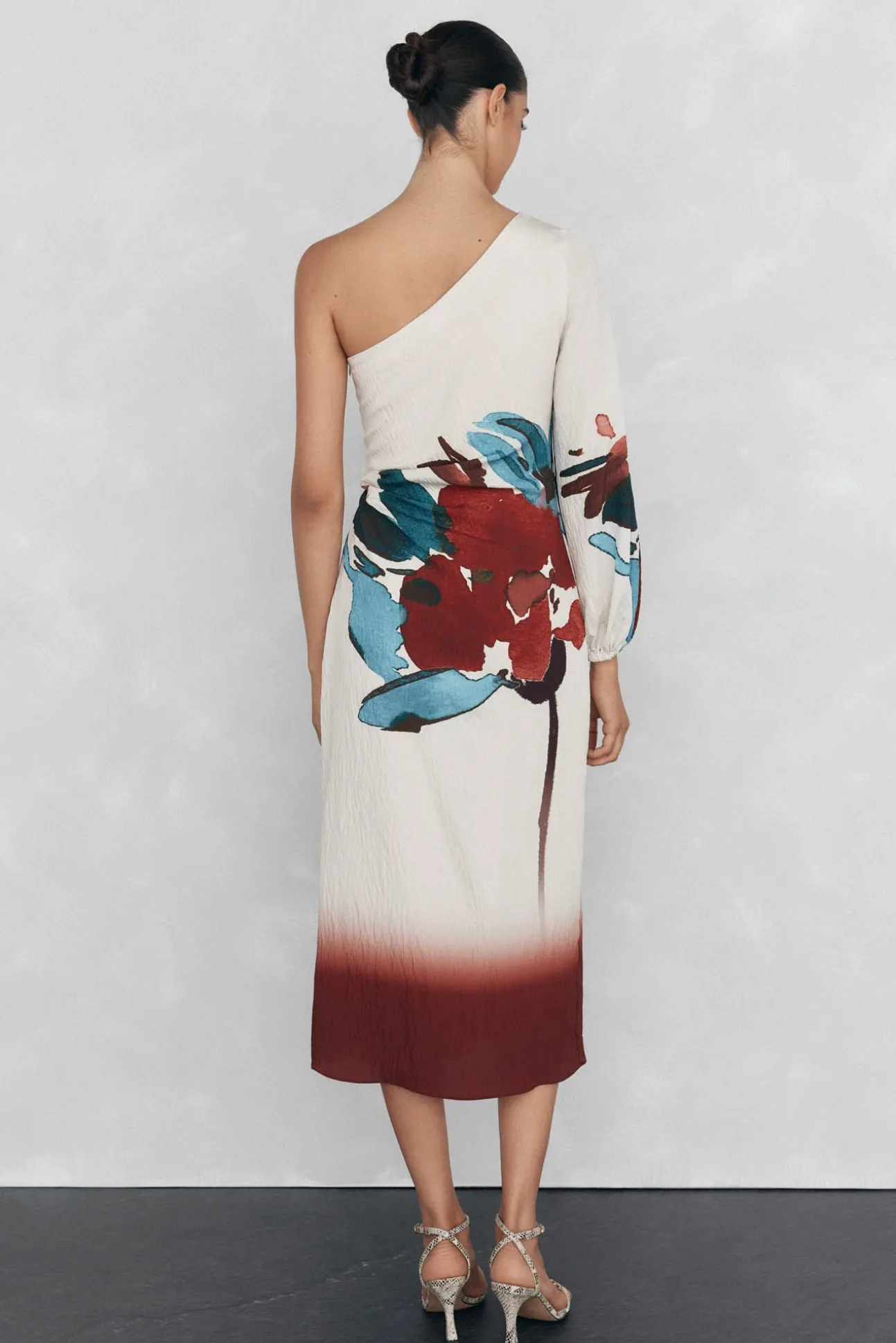 Vestido asimétrico estampado