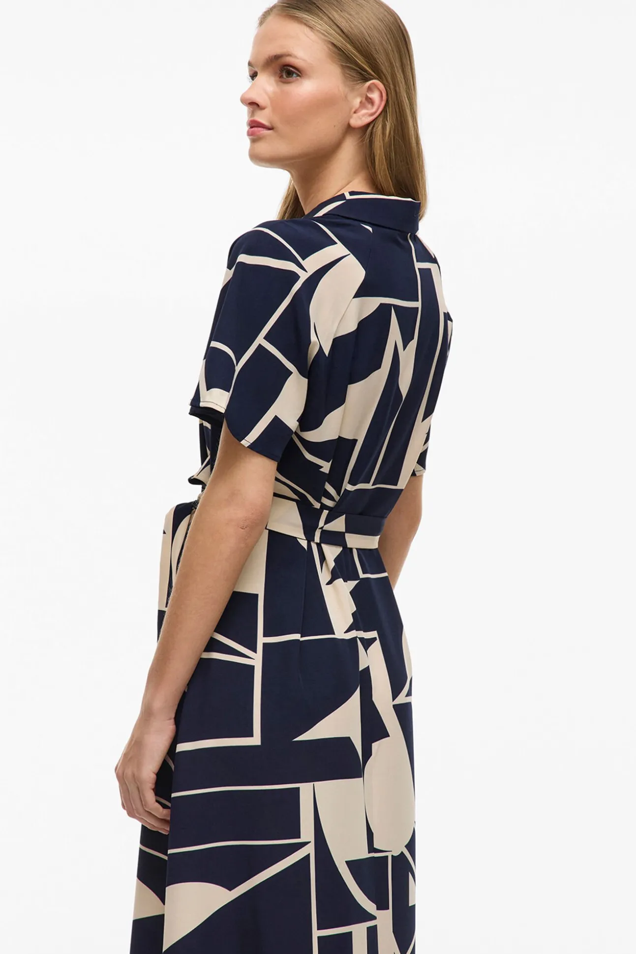Vestido camisero anudado midi