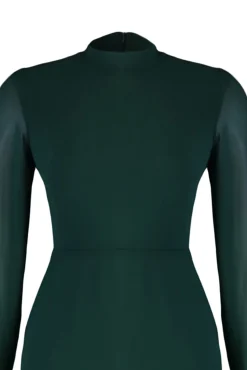 Vestido con cuello alto y forro