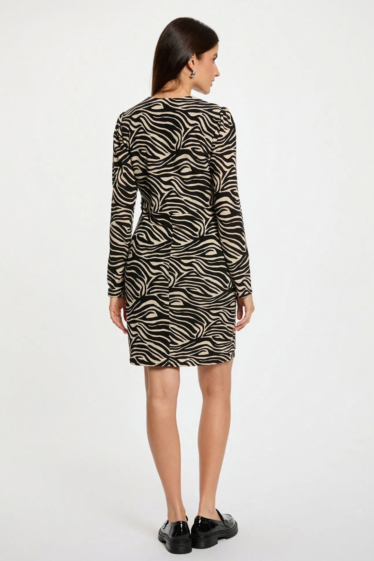 Vestido corto ajustado