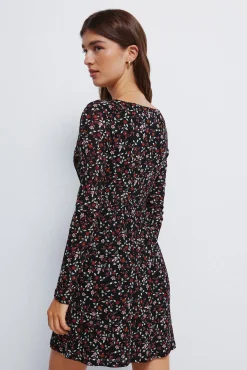 Vestido corto flores