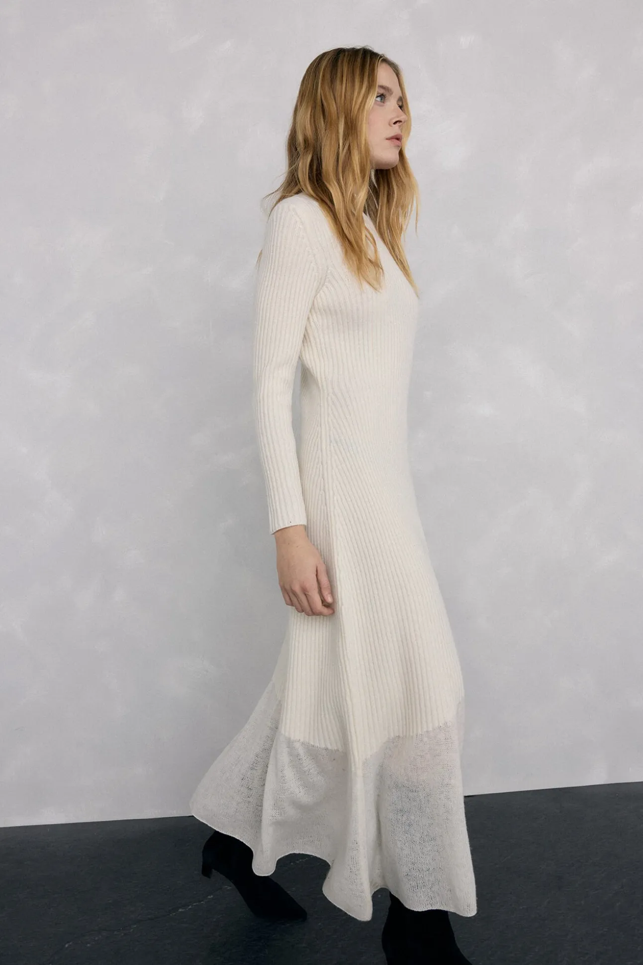 Vestido de punto bajo desagujado