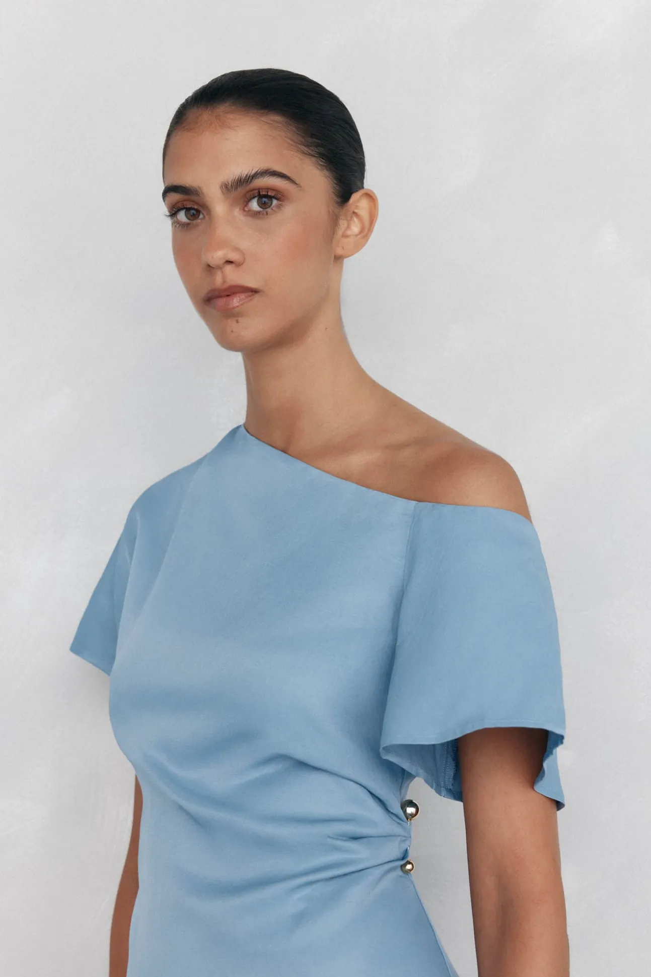 Vestido midi asimétrico aplique