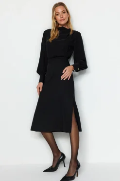 Vestido midi con abertura