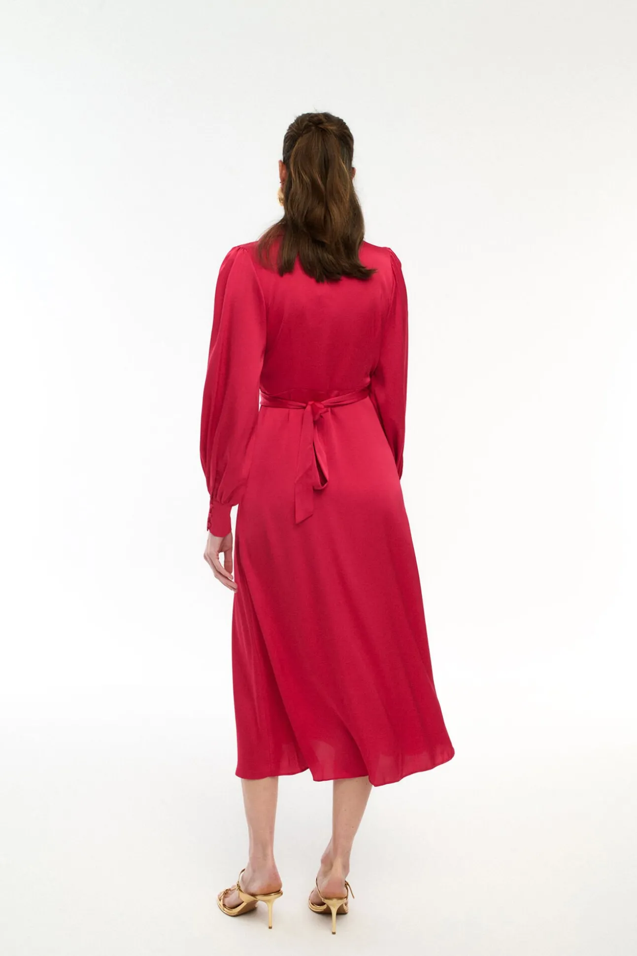 Vestido midi cruzado satinado