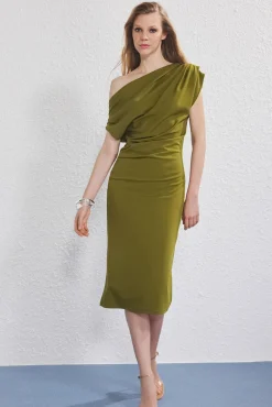 Vestido midi fruncido