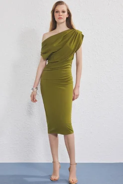 Vestido midi fruncido