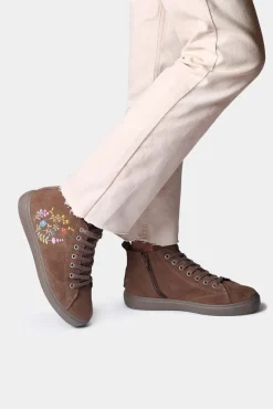 Zapatilla abotinadabcon detalles florales