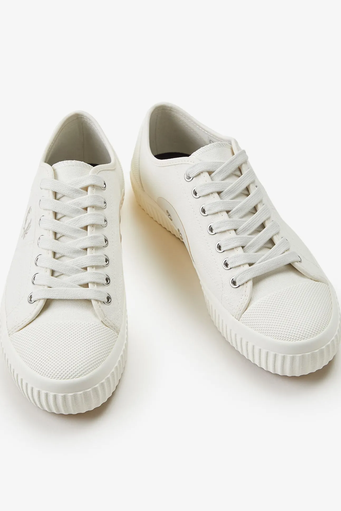Zapatilla Hughes-low lona