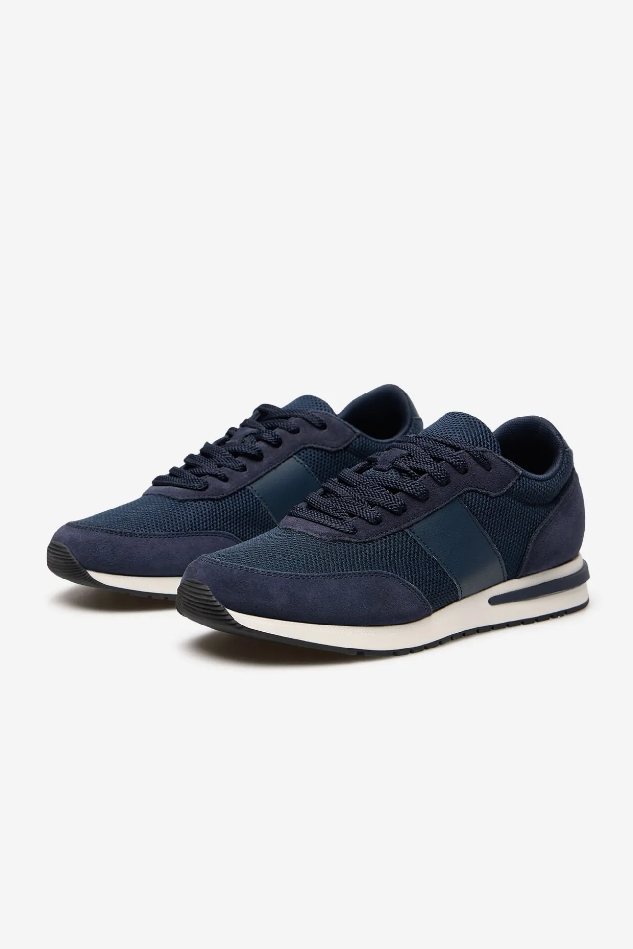 Zapatilla piel y textil