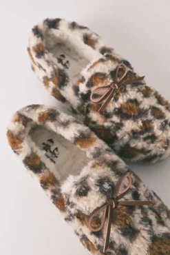 Zapatillas casa mocasín borreguito animal print