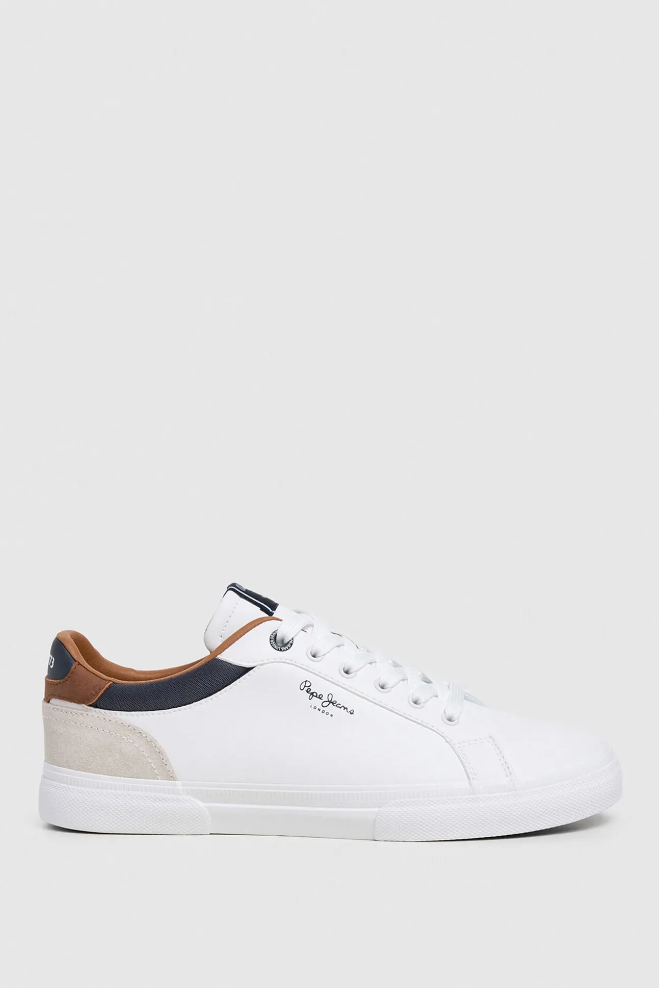 Zapatillas Clásicas Con Detalles En Ante