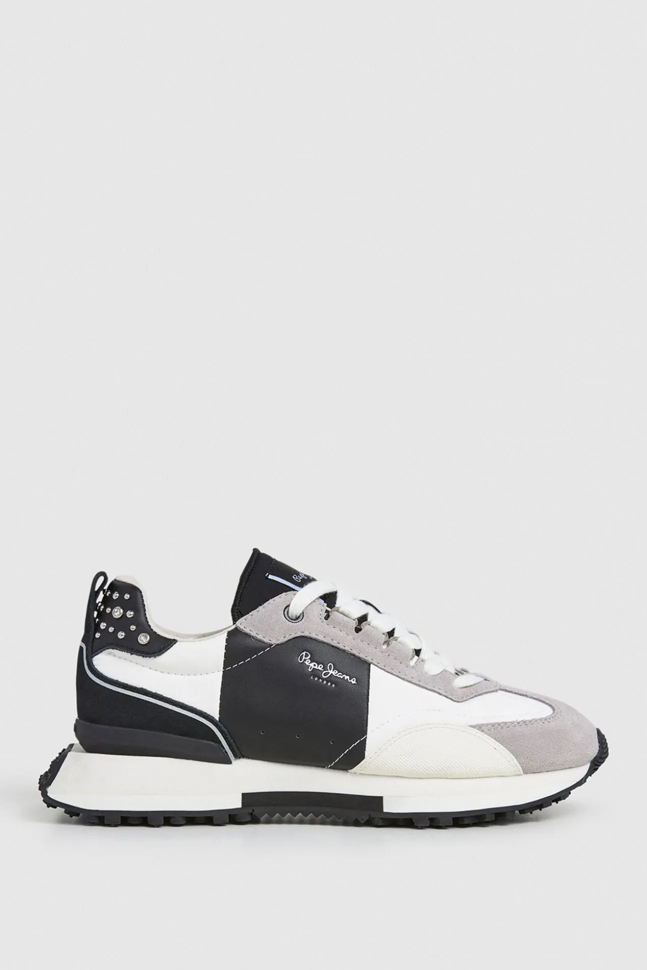 Zapatillas Con Detalles En Ante