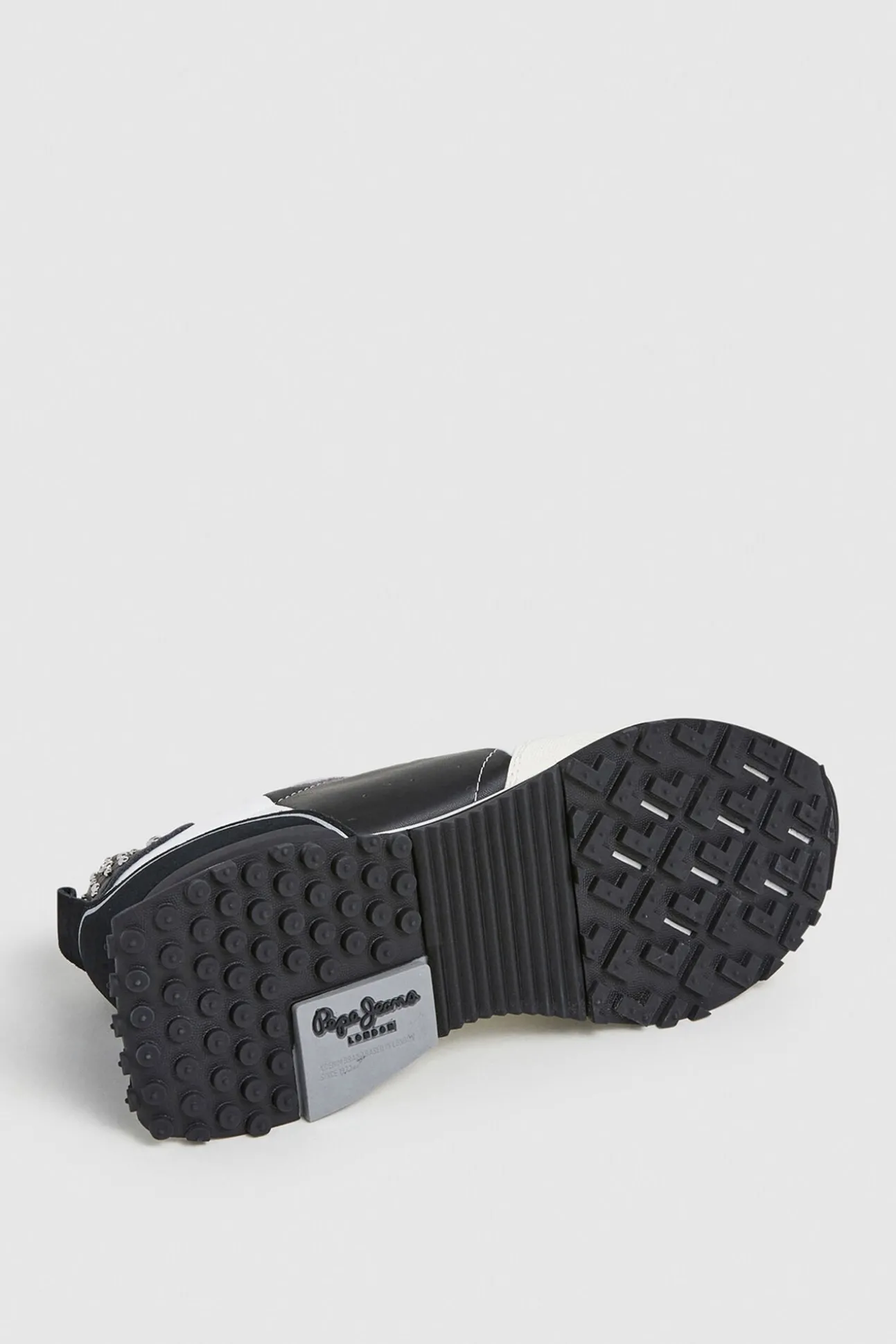 Zapatillas Con Detalles En Ante