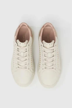 Zapatillas con tachas