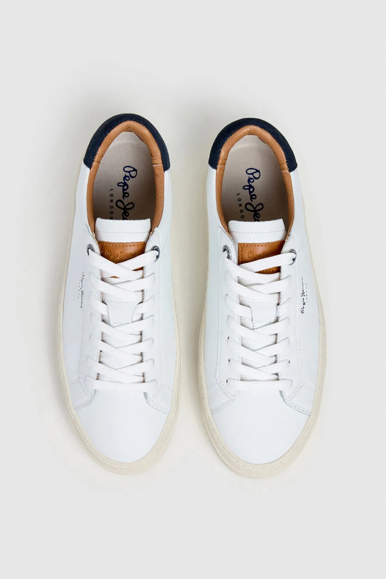Zapatillas Piel Con Detalles En Ante