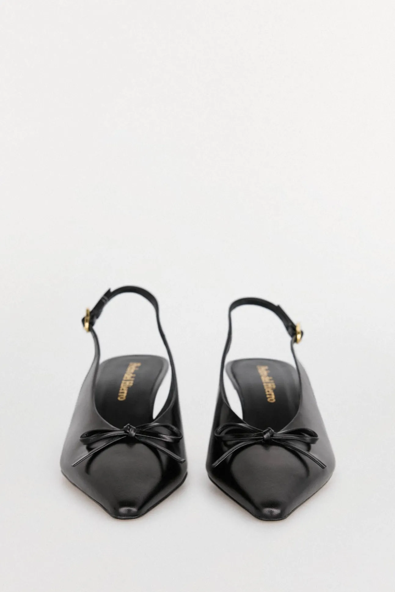 Zapato destalonado tacón kitten acharolado