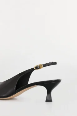 Zapato destalonado tacón kitten acharolado
