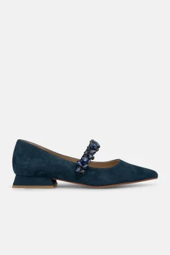 Zapato plano con tira de pedreria