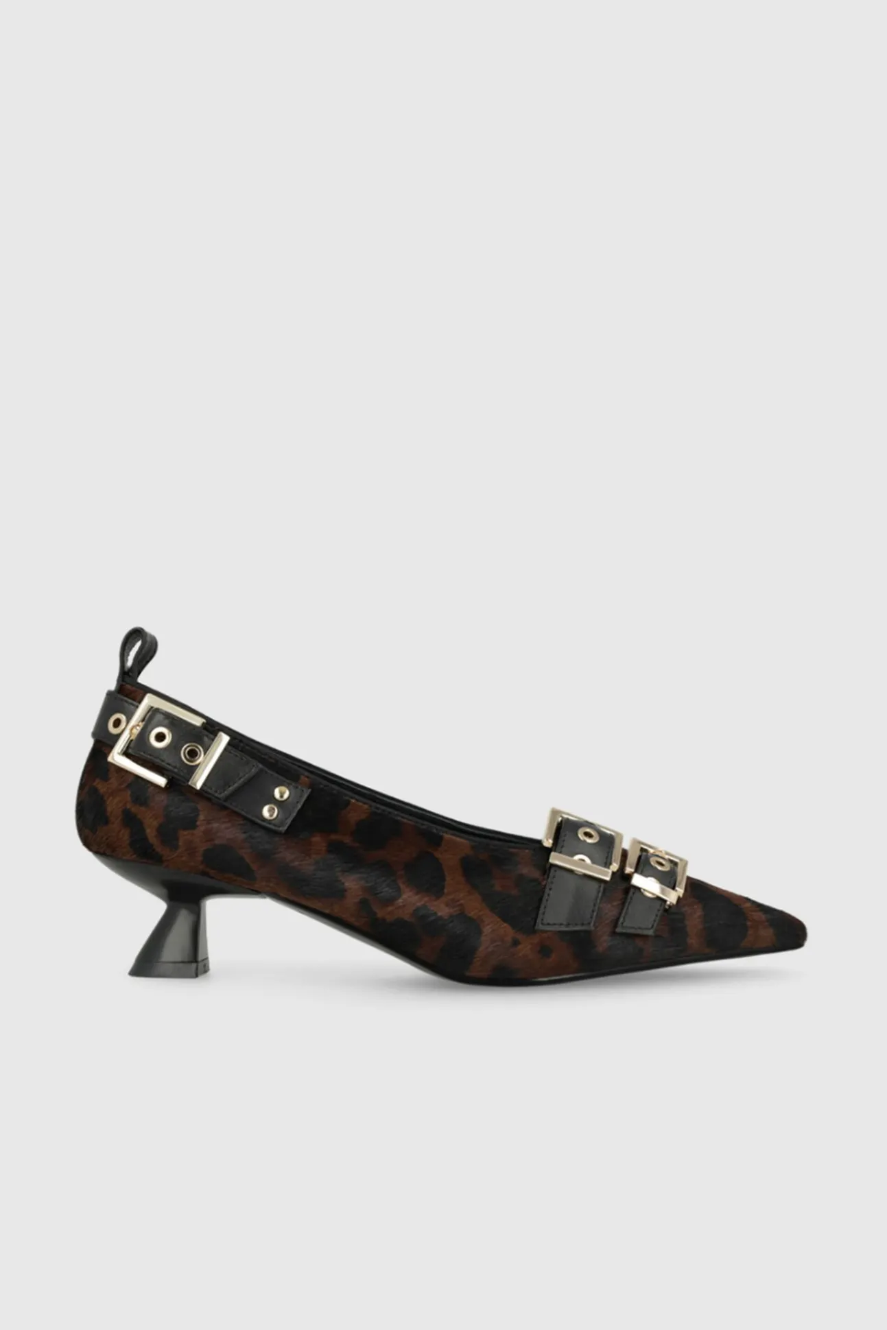 Zapatos de salón en piel efecto animal print con adornos